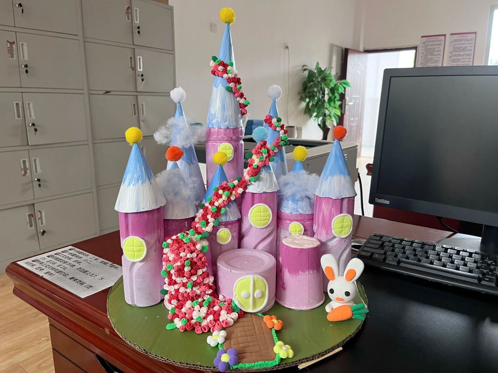 传说中的自制城堡来啦98 只要有硬卡纸,塑料瓶,丙烯颜料就可