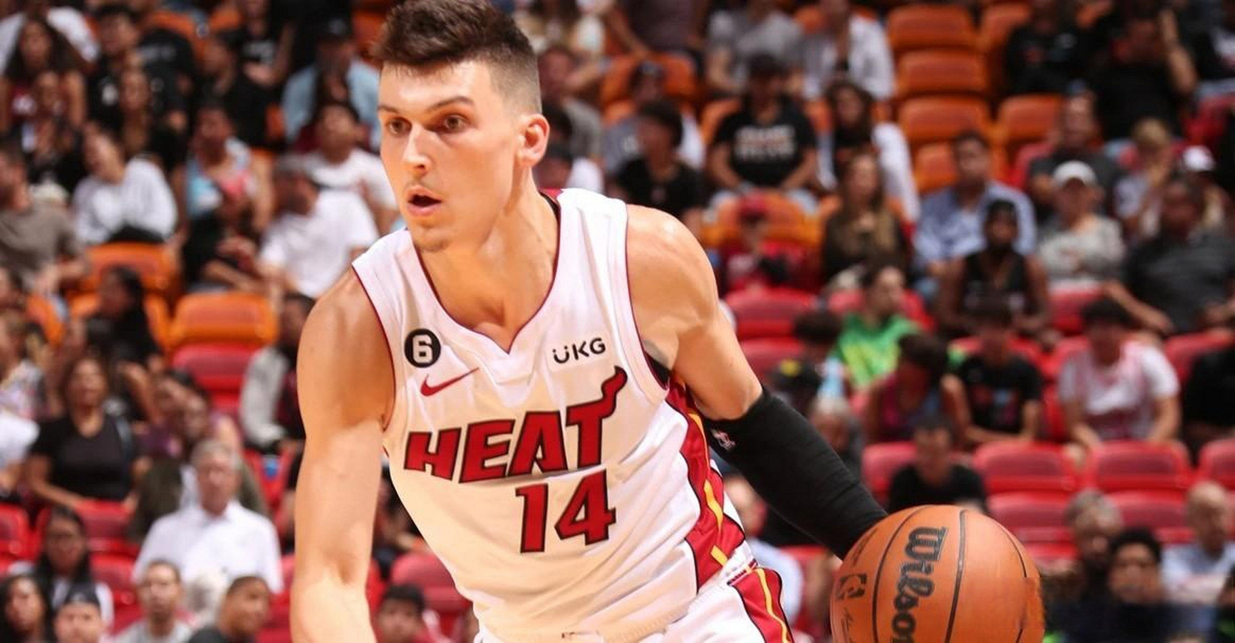 "热火希罗说  迈阿密热火队后卫希罗接受了采访并谈起了最近续约的