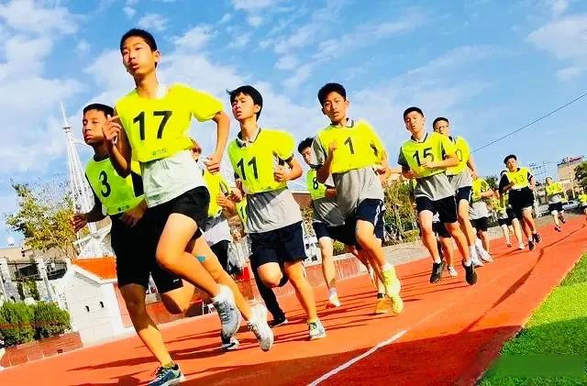 有专家建议今年的中考体育项目取消1000米,800米跑,理由是阳康"后强行
