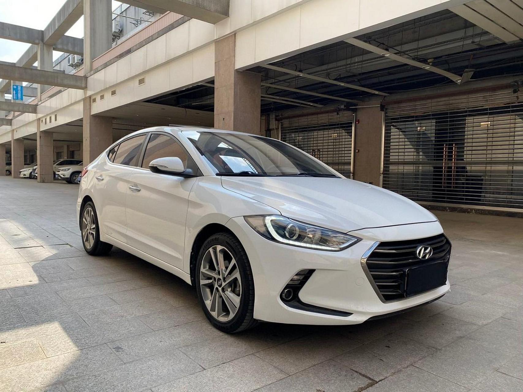 现代2016款伊兰特领动1.6glx智炫.