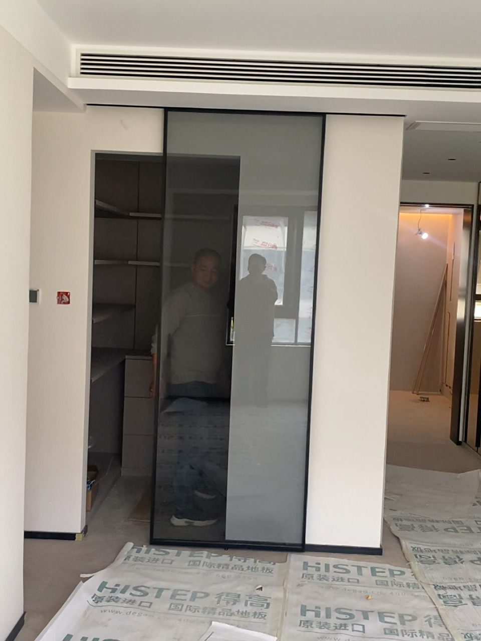 单扇吊轨移门 木工做基础隐藏上轨道,单轨留槽尺寸,闪开所有突出墙面