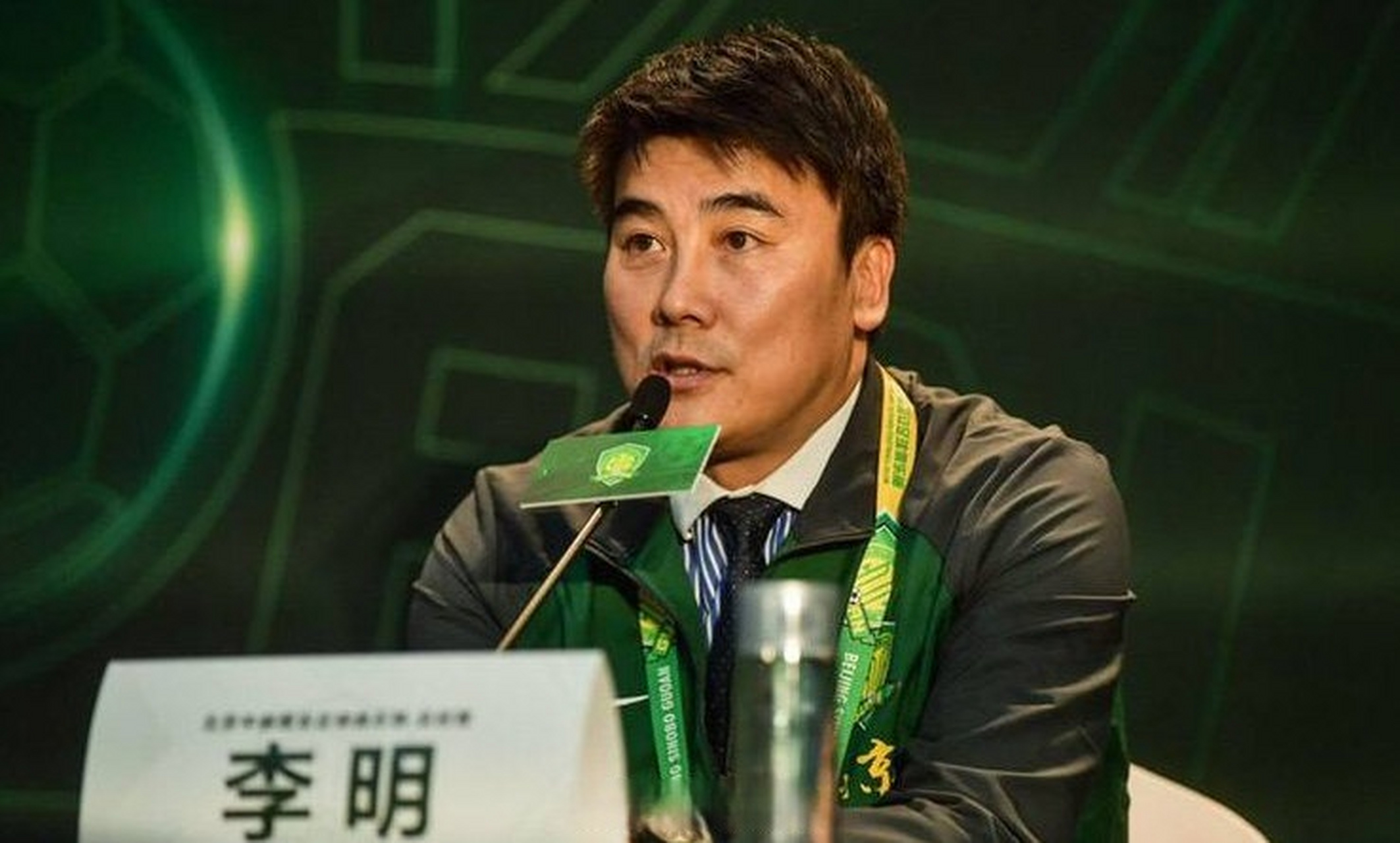 在一档节目中,国安总经理6号李明 提到了很多球迷关注的问题.