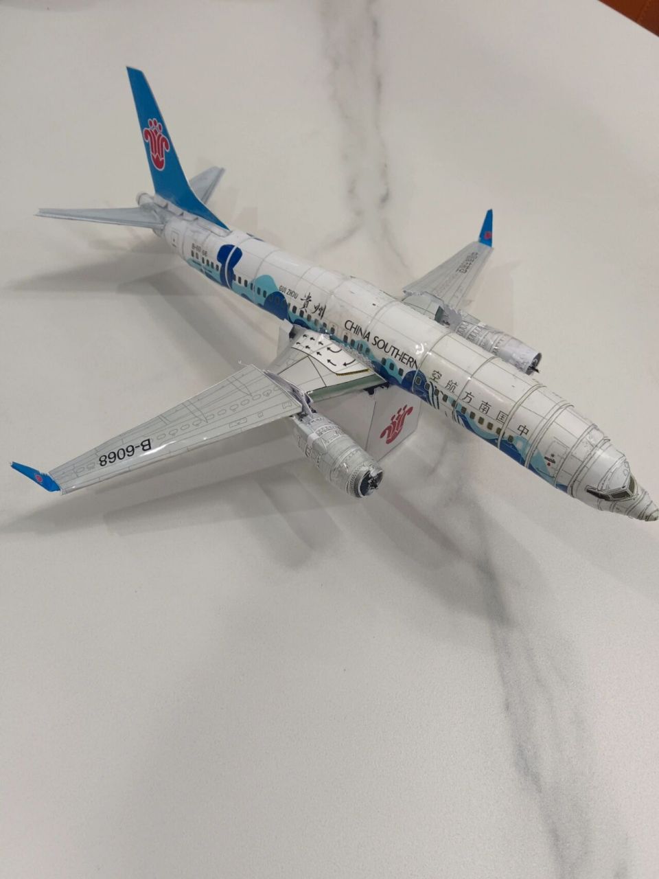 波音737-800飞机纸模型制作完成啦!