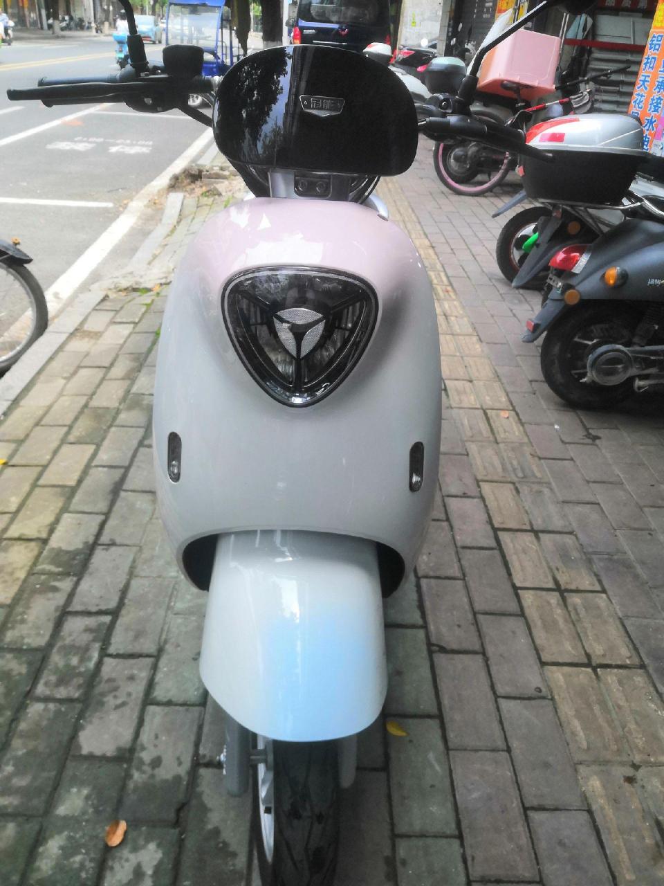 精品雅迪m6电动车,手续齐全,包过户