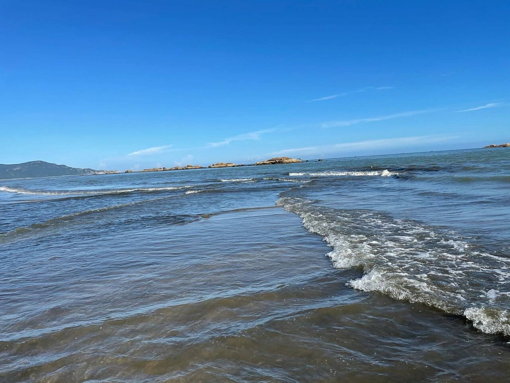 江门台山黑沙滩自驾游 江门台山黑沙滩一日自驾游 沿着进入黑沙滩的