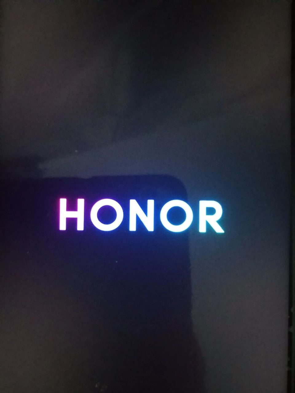 荣耀20反复重启 如图,手机是19年高三毕业买的,用了这么久了没什么