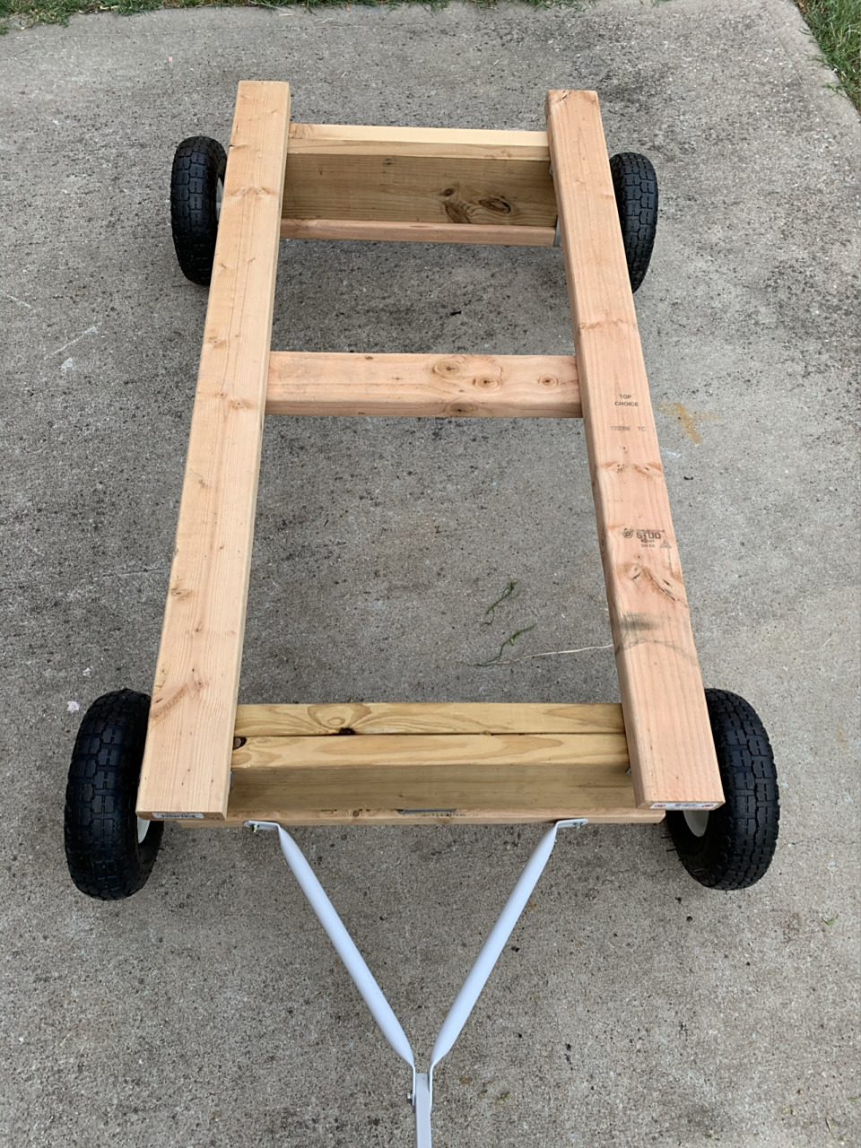 边角料diy简单实用的小拖车 利用做project剩下的边角料,再买四个轮子