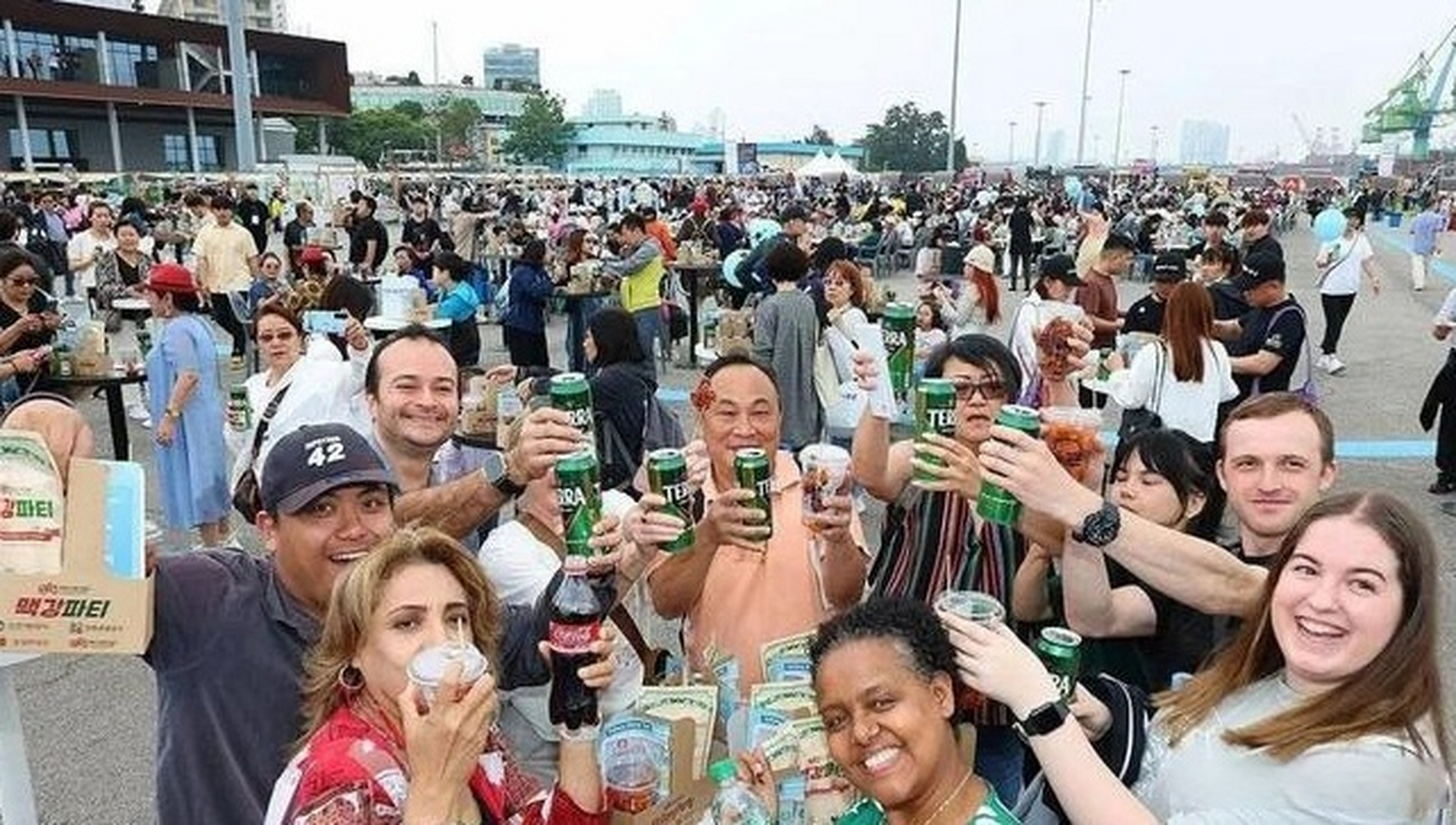 【韩国今年前4月接待外国游客同比增87%】韩国观光公社(旅游发展局)17