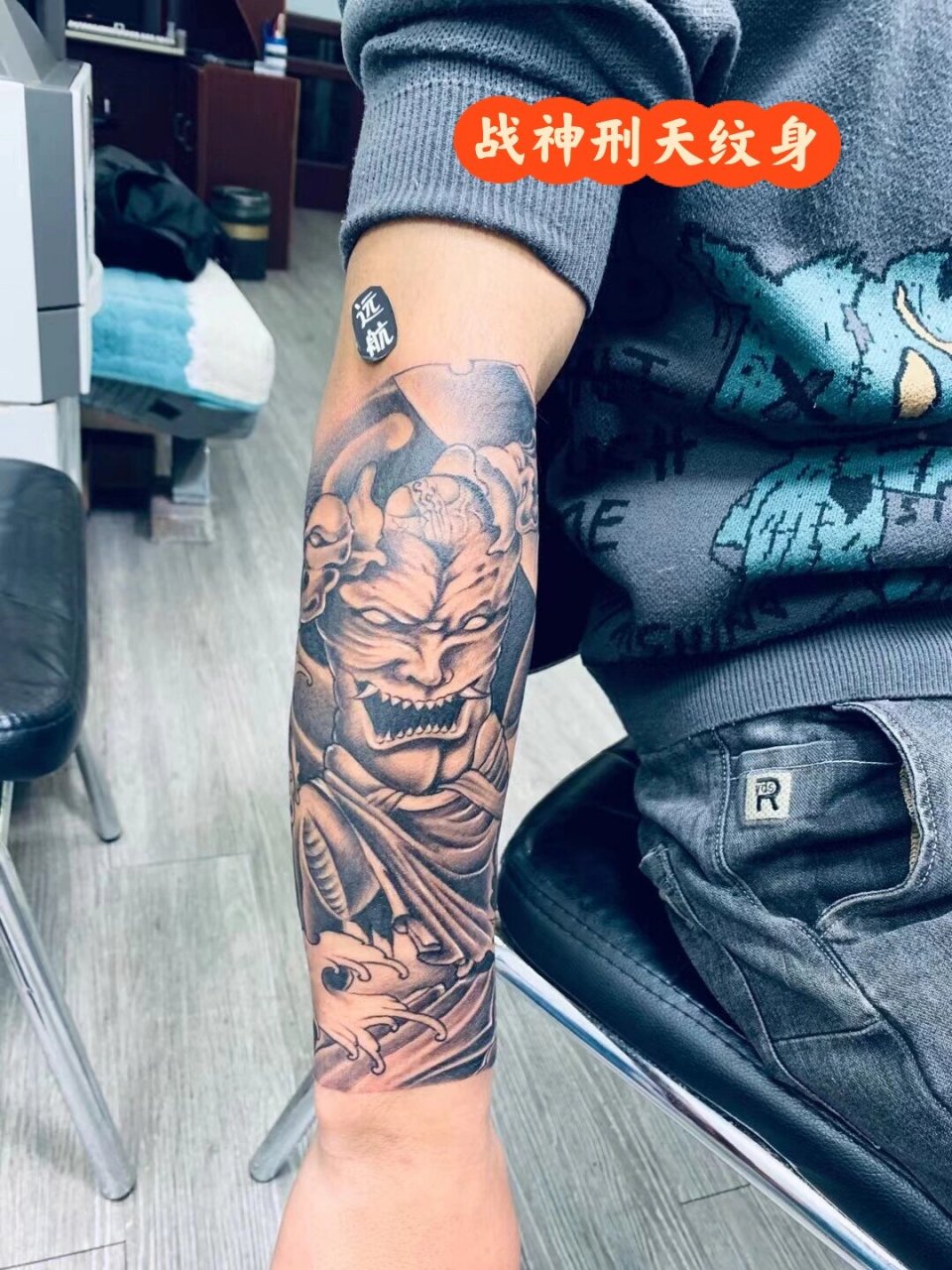 无头战神刑天纹身 纹身不只是一个图案那么简单,每个纹身的背后都隐藏