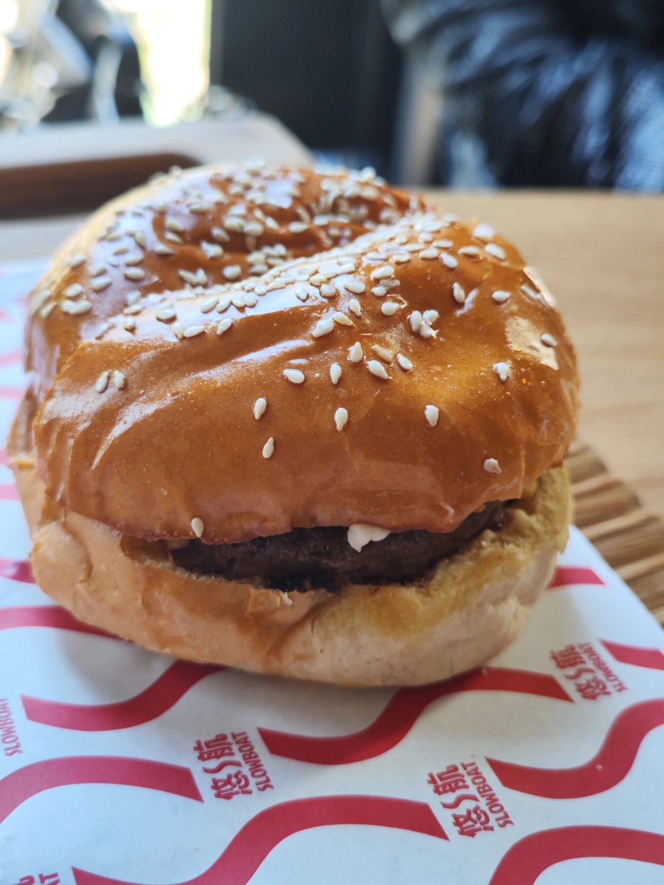 悠航鲜啤汉堡,有人说它是北京排名第一的汉堡,有点言过其实了.