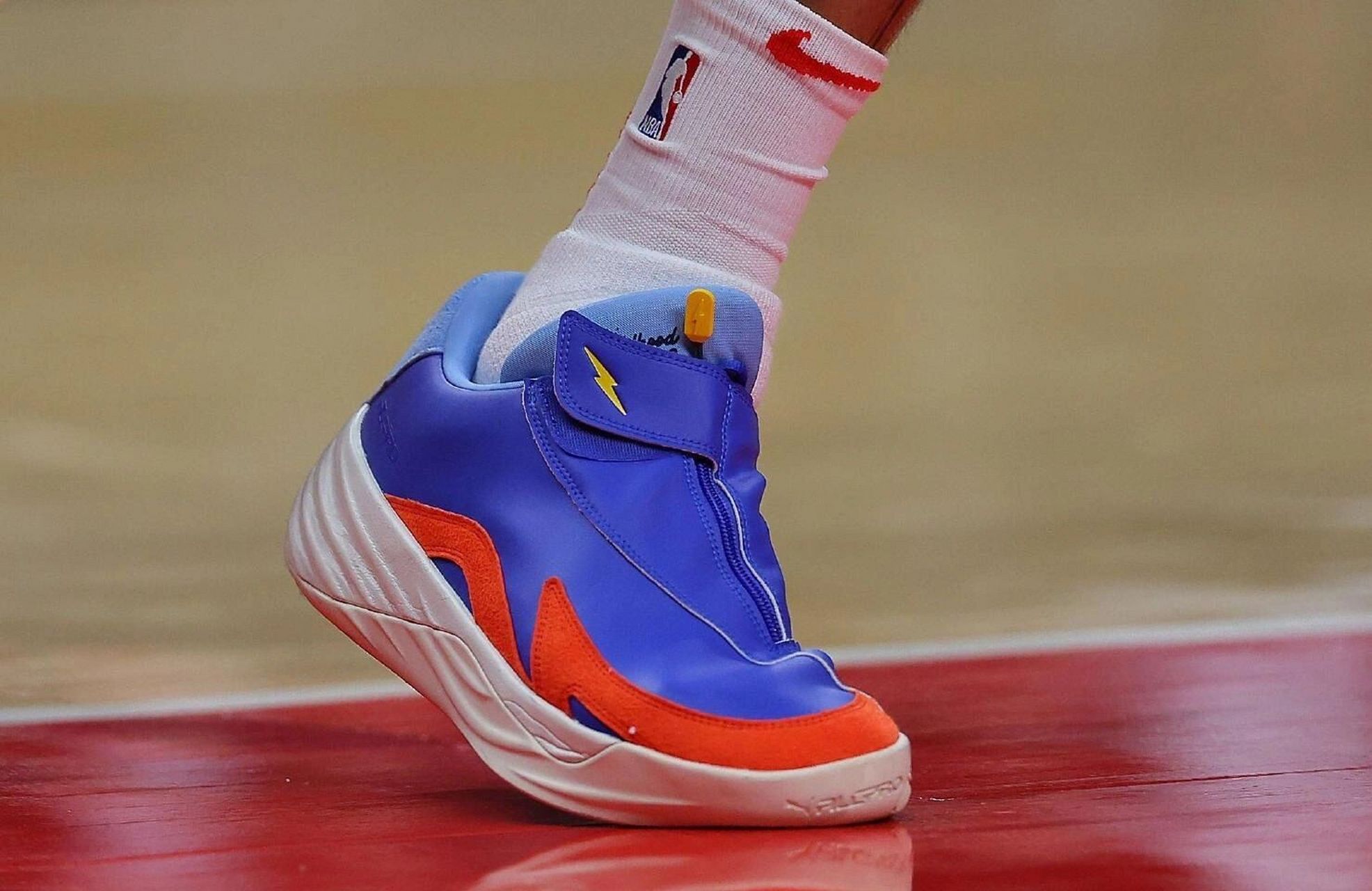 看起来还可以 #实战篮球鞋# #球鞋# #库兹马