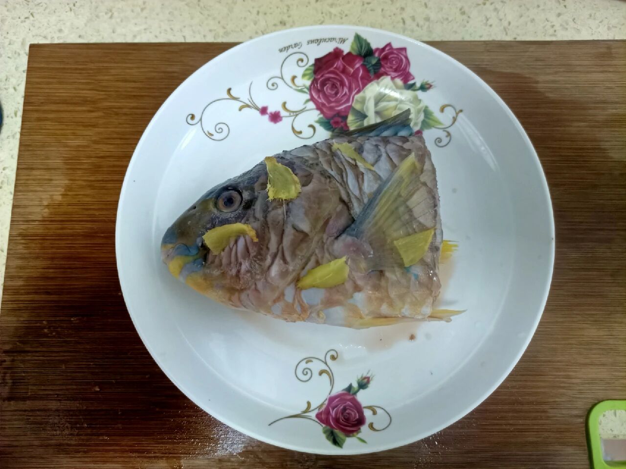 青衣:香港四大名鱼之二 青衣,学名舒氏猪齿鱼.