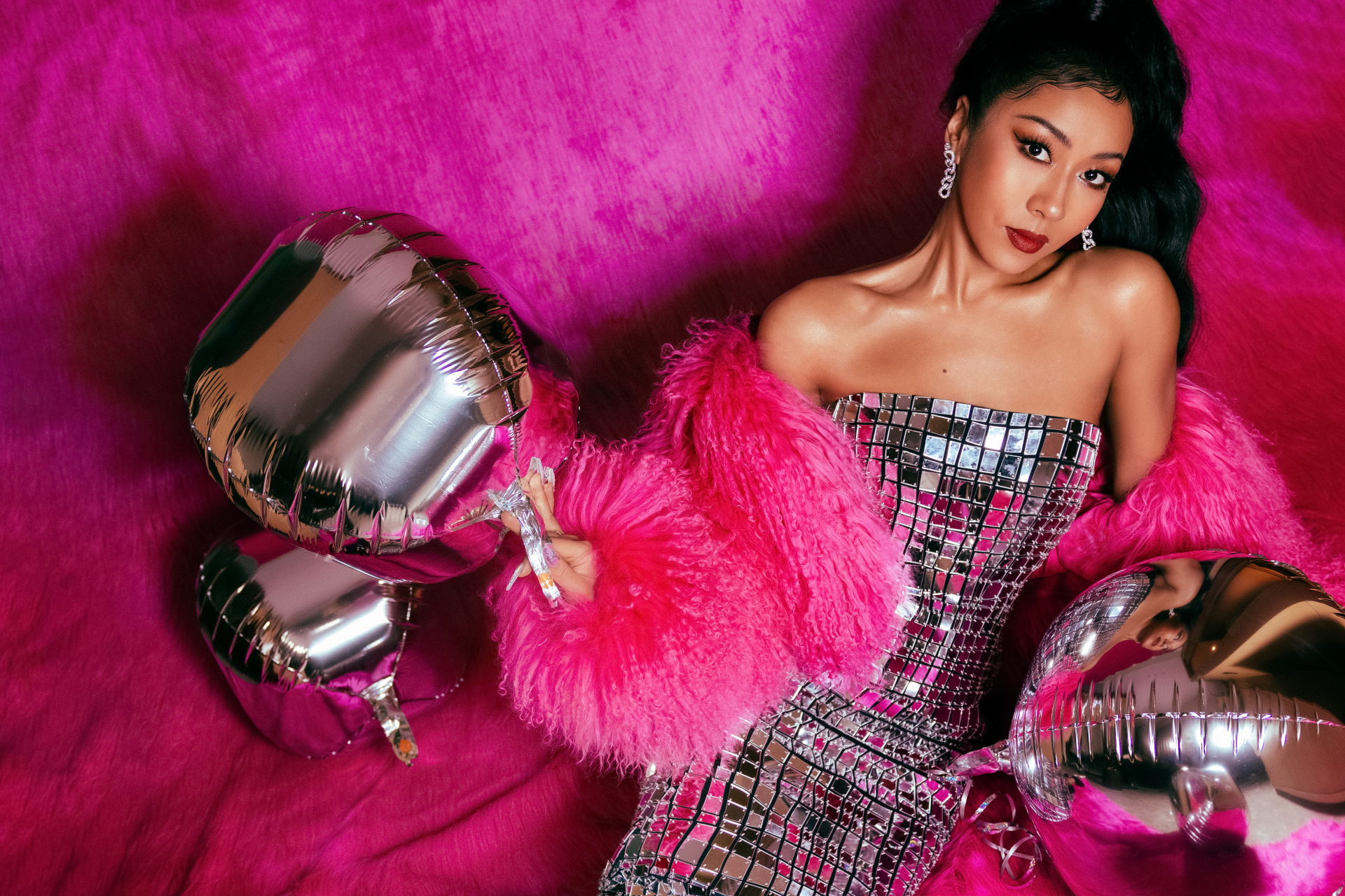 吉克隽逸超话summermomoko "左边跟momoko吉克隽逸 一起画条龙93~在