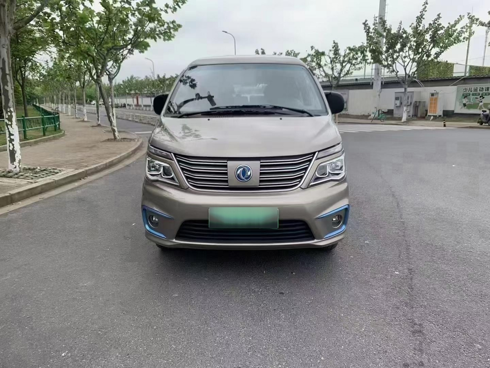 2021年东风风行菱智m5ev 长续航7座豪华版,续航420公里,一手车,行驶4.