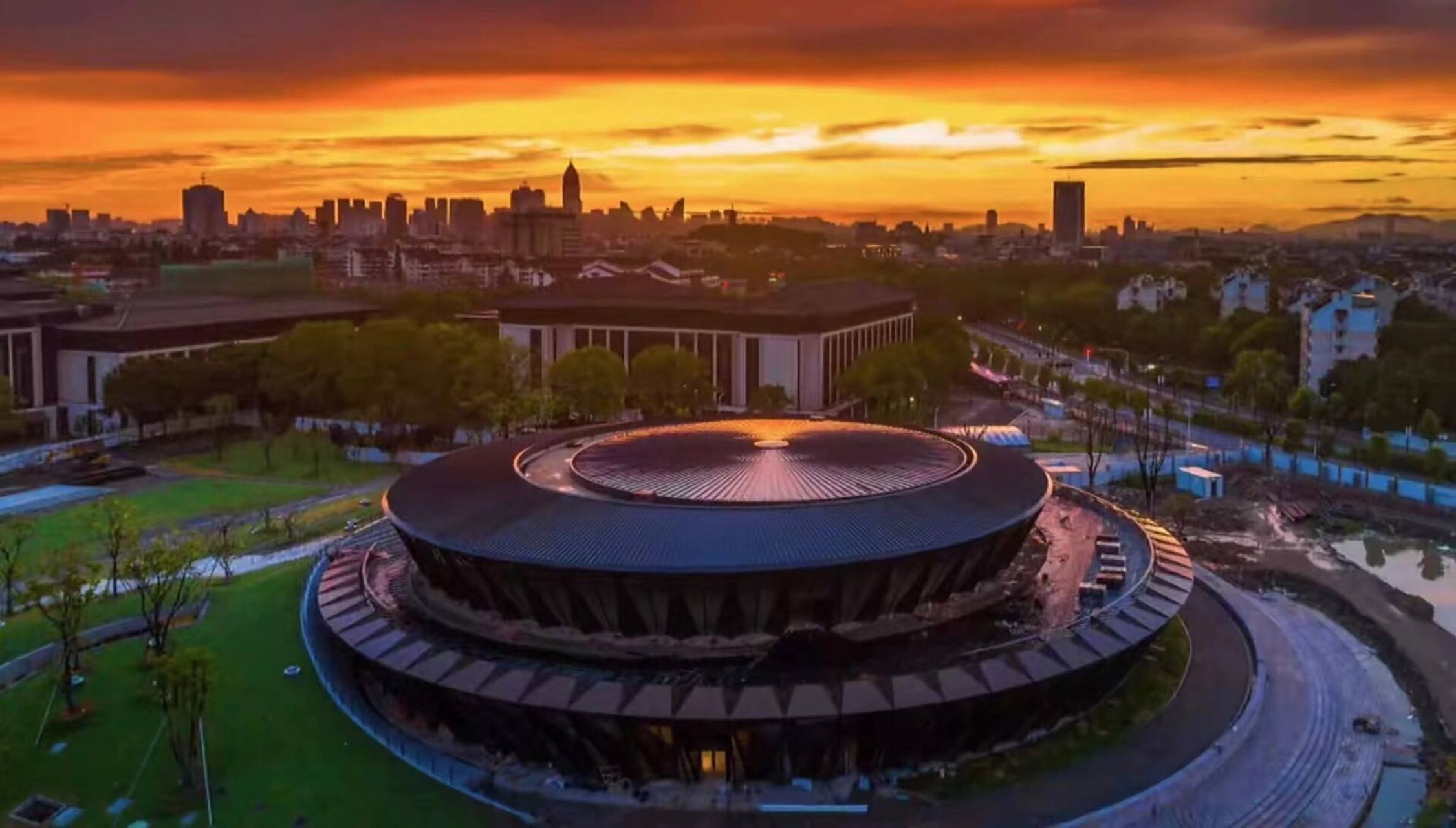 欢迎报考绍兴文理学院 探索浙江之美,绍兴文理学院带你领略校园风采! 