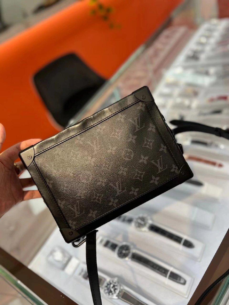 男士包包 lv路易威登soft trunk黑花秀款中号软盒子包m44730 尺寸25*