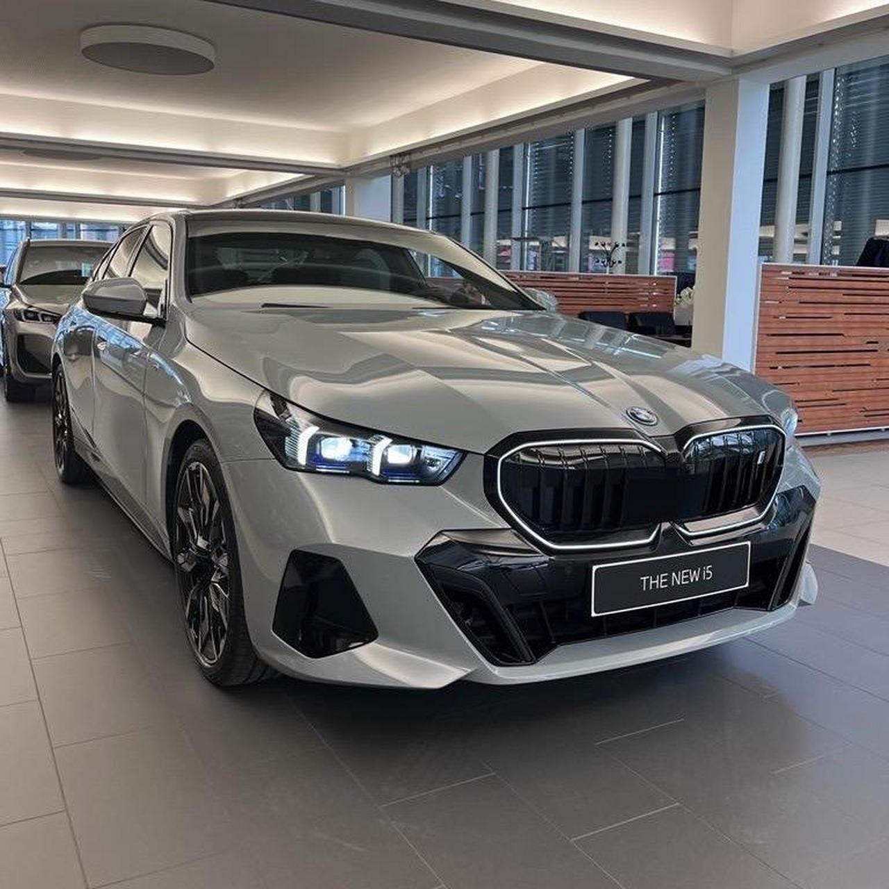 2024款全新换代宝马5系到店实拍.十月全球上市!
