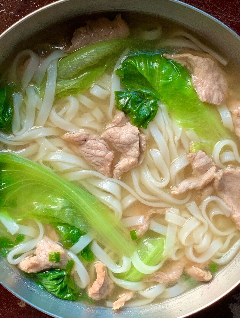 谁能拒绝这么一碗汤鲜味美的瘦肉汤河粉啊!