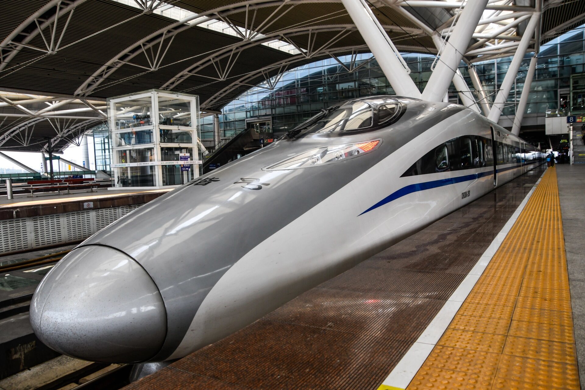 crh380a型高速动车组 和谐号crh380a型电力动车组,或称crh2-380型,是