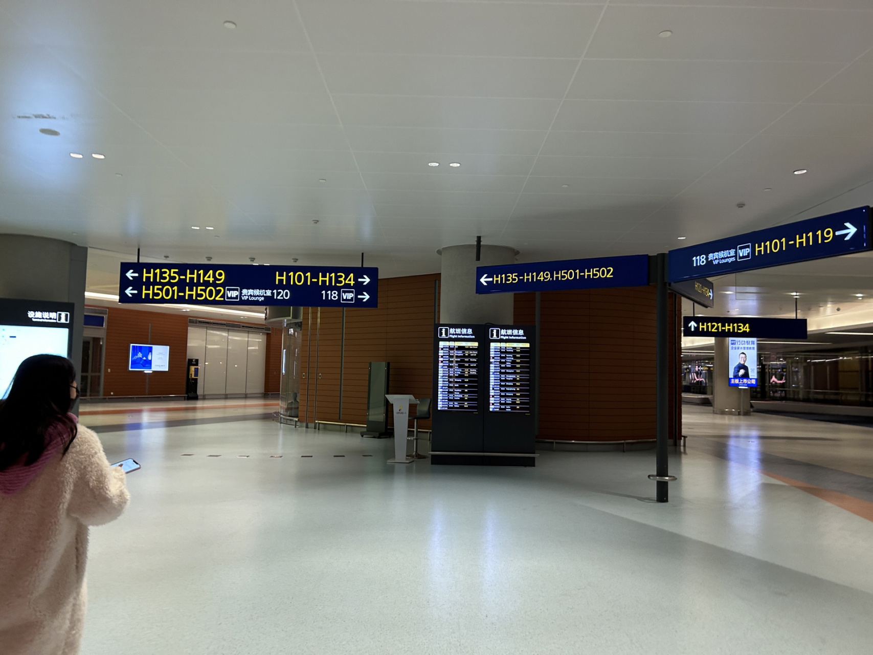 浦东机场t1航站楼去登机口居然有地铁!  惊呆了酷毙了!