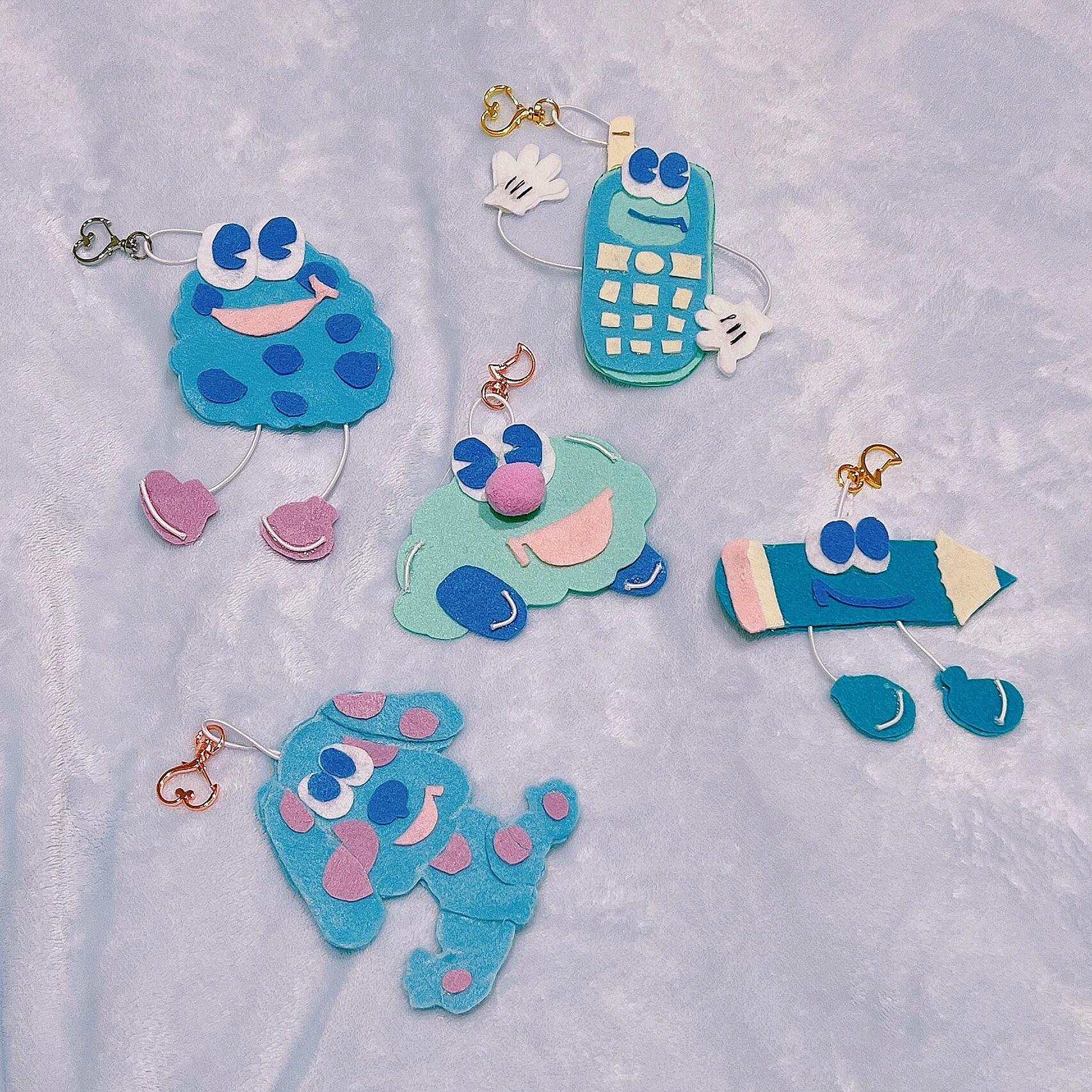 手工:蓝绿系可爱治愈挂件 这次来个以蓝色和绿色为主题的不织布挂饰!