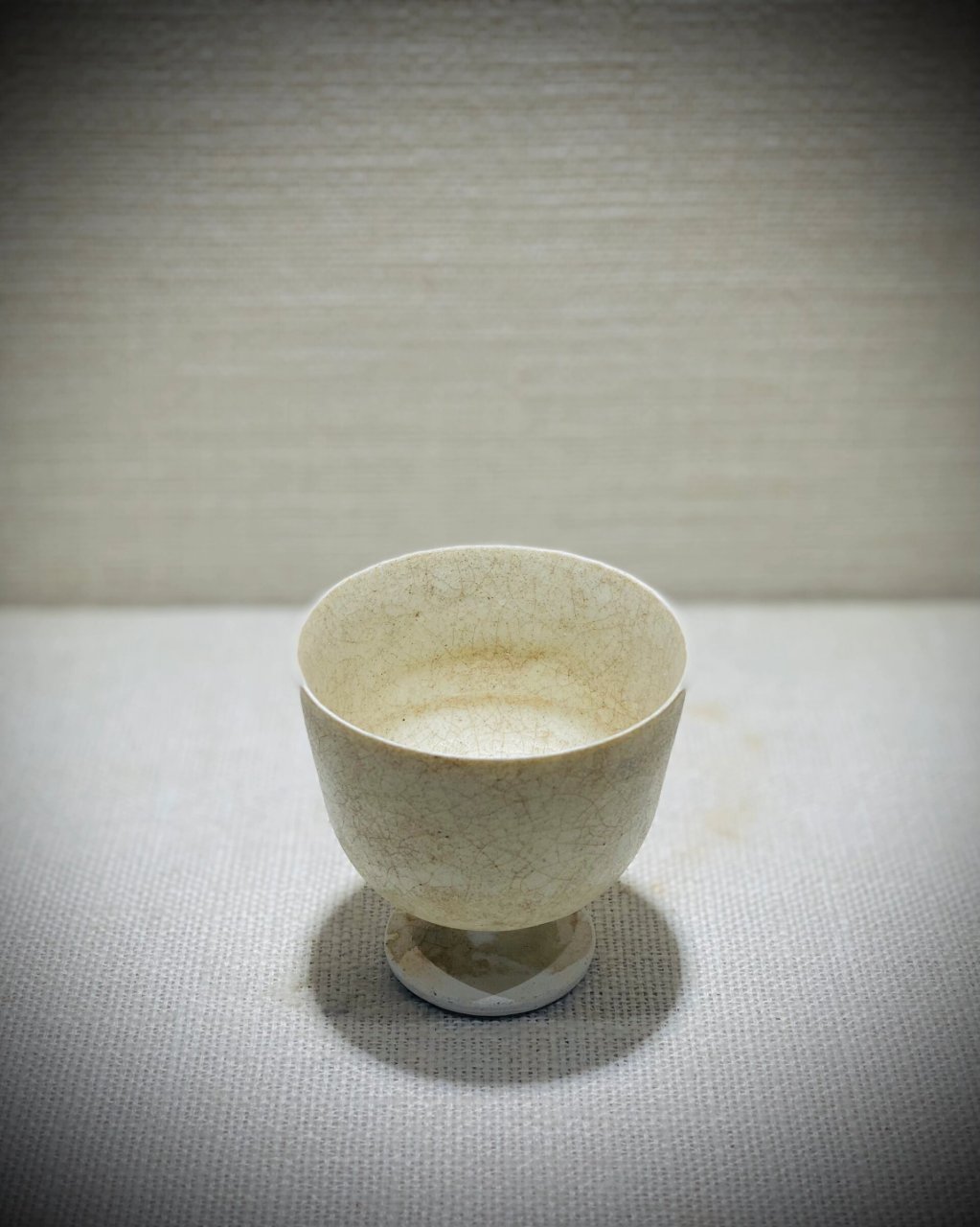 隋白瓷高足杯 隋白瓷高足杯 隋代瓷器生产最有成就的是成熟白瓷的烧制