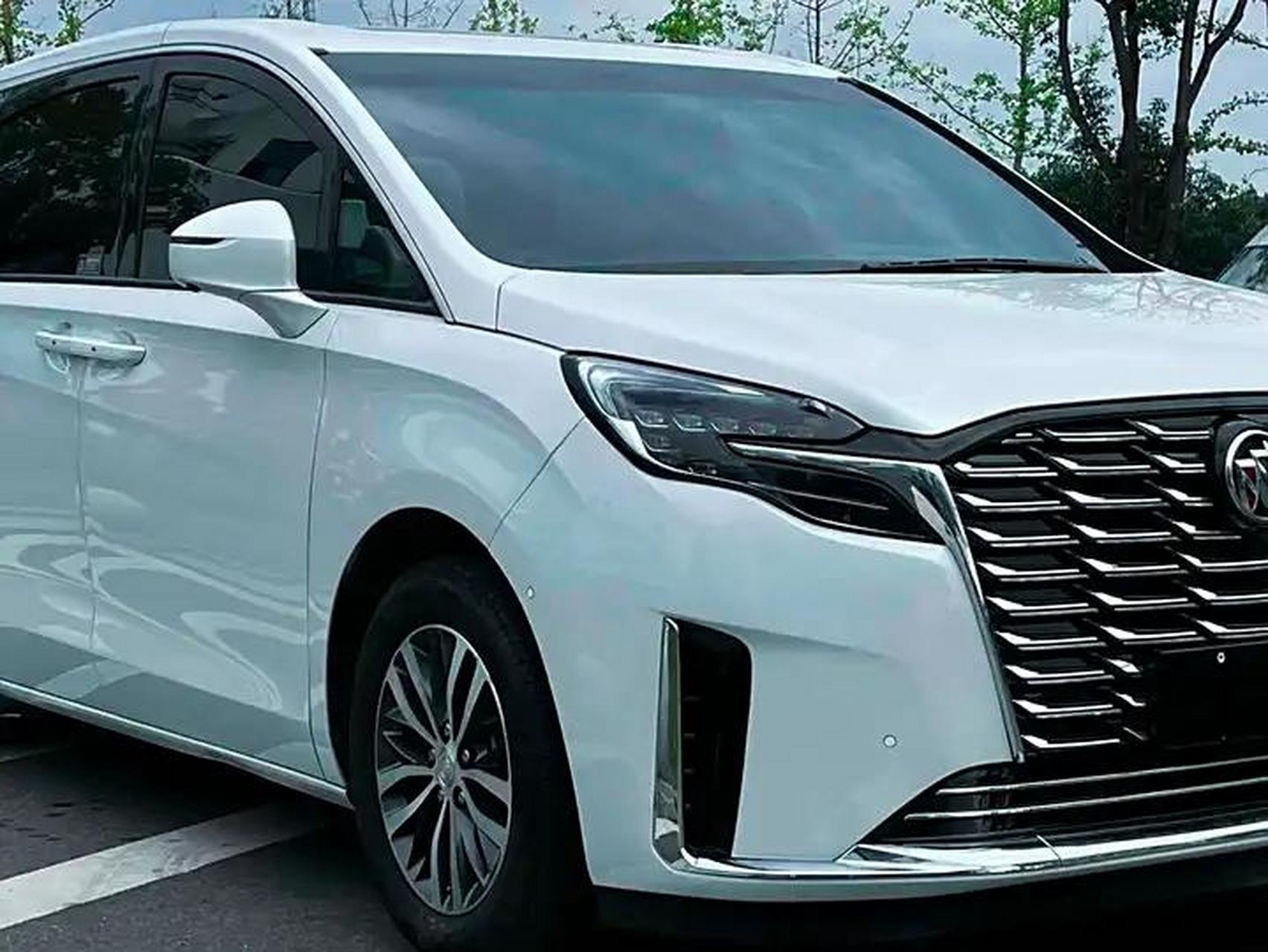 别克gl82020款es陆尊653t豪华.