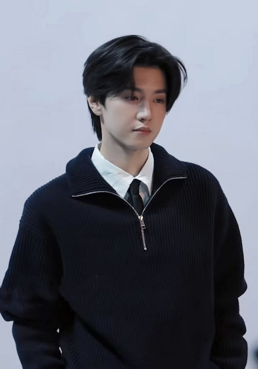 感觉陈哲远是有点偏韩系的.