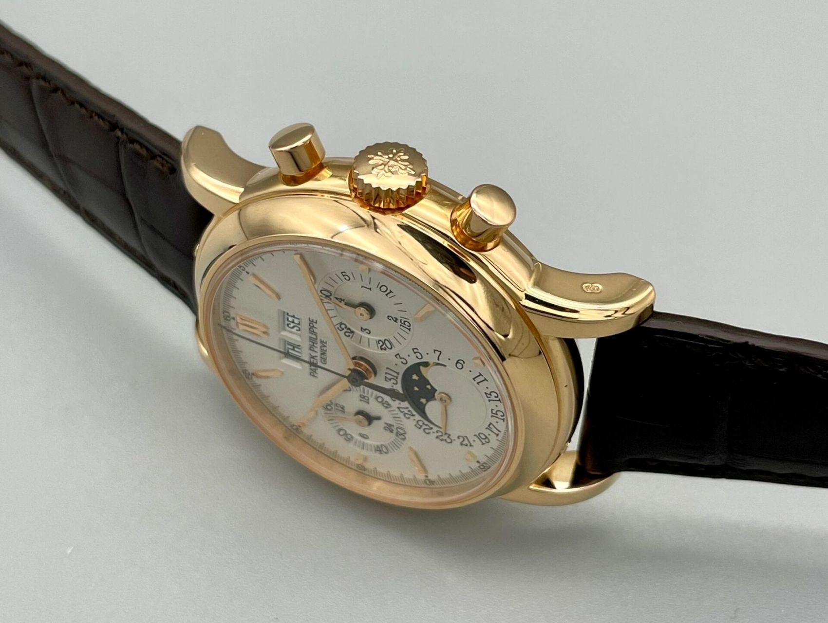 3970是百达翡丽vintage万年历计时,由此开始进入lemania基础机芯时代