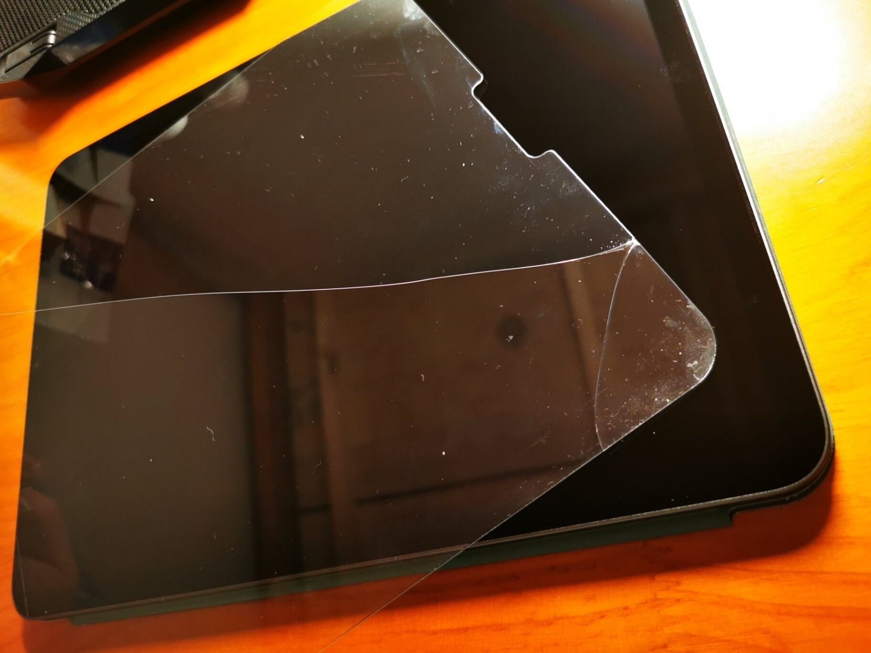 ipadpro钢化膜又裂了(配件篇) 99简介: 第二张膜了,又被整裂了,从贴