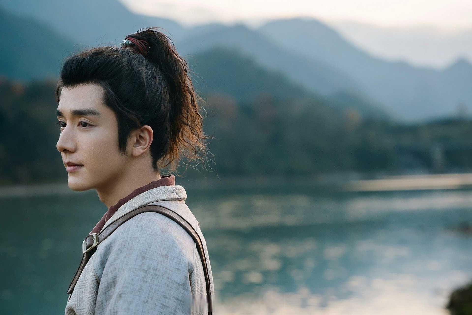 张新成邓为是同学#没想到张新成21年的时候就帮邓为转发宣传过剧照 