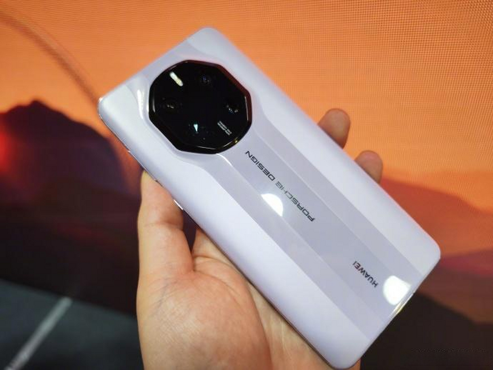 寻找数码点评派还记得长啥样不,来重温一下华为mate50 rs保时捷设计