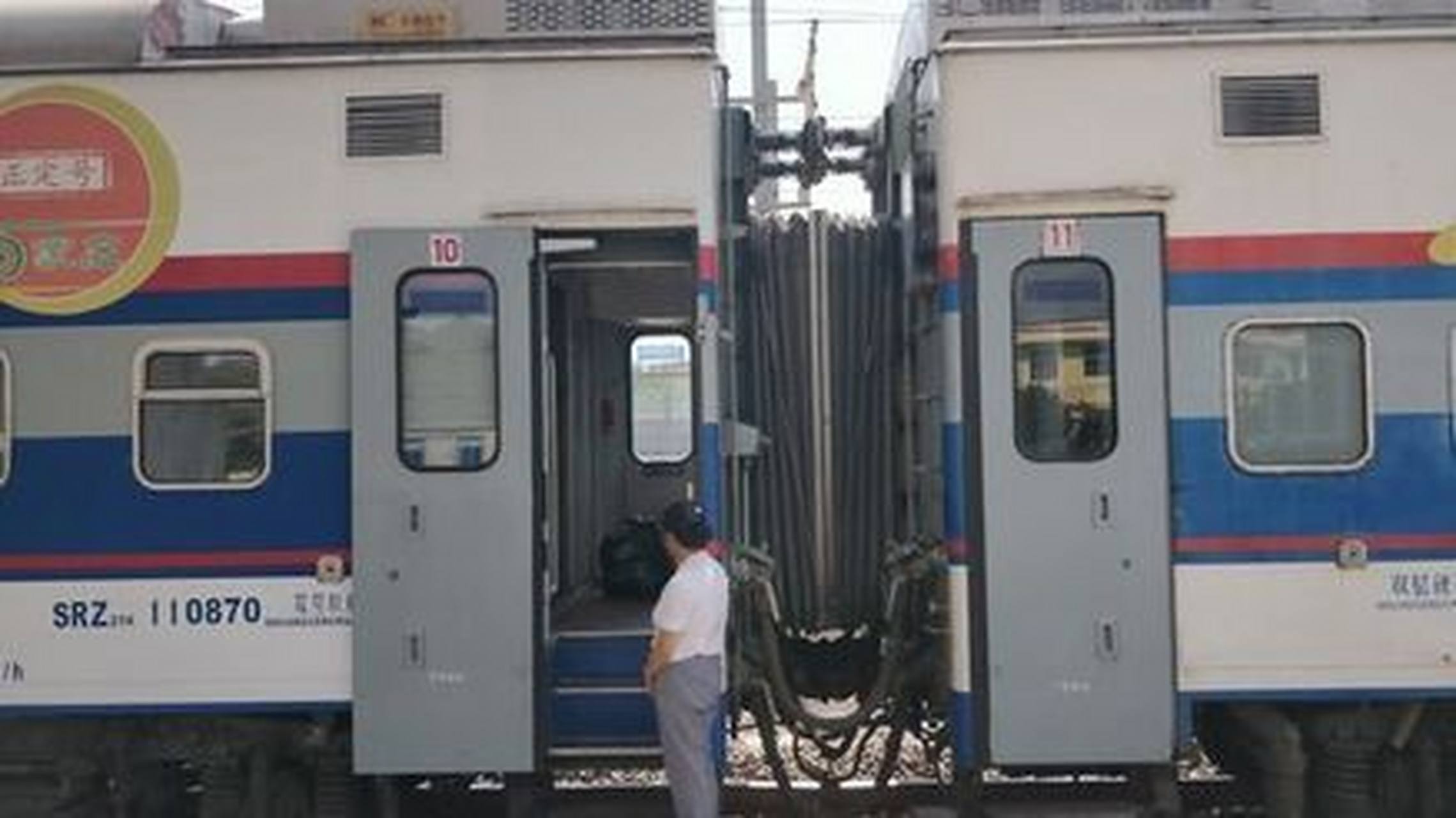 媒体评婴幼儿哭闹请去车厢连接处# 媒体称婴幼儿哭闹应前往车厢连接