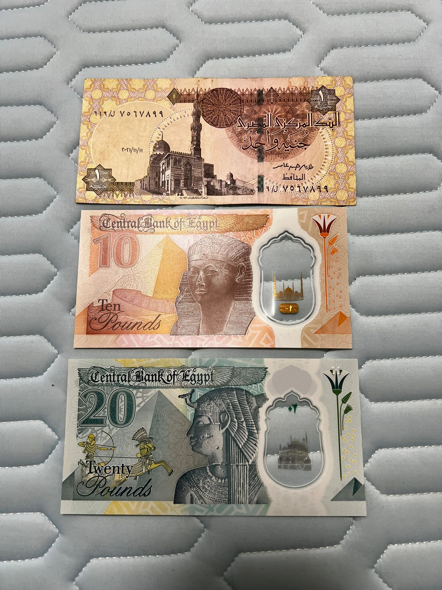 埃及镑 这次旅游带回来为数不多的纪念品,新版全新的10埃镑和20埃镑