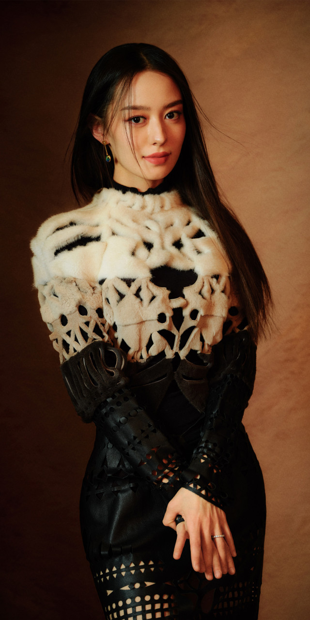 吉娜爱丽丝精彩封面画报壁纸