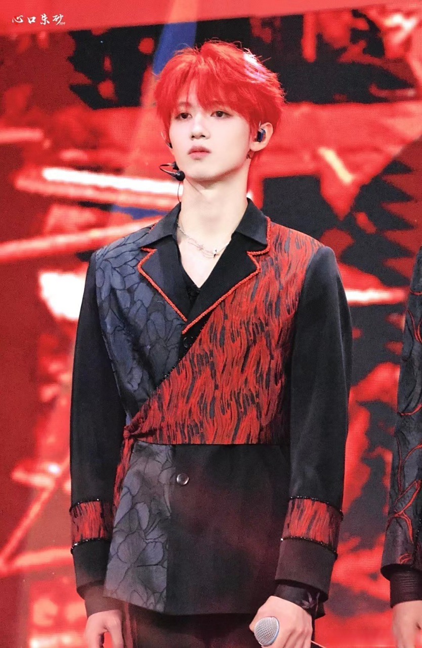 红气逼人,就是这么帅#tf家族三代演唱会#朱志鑫红发