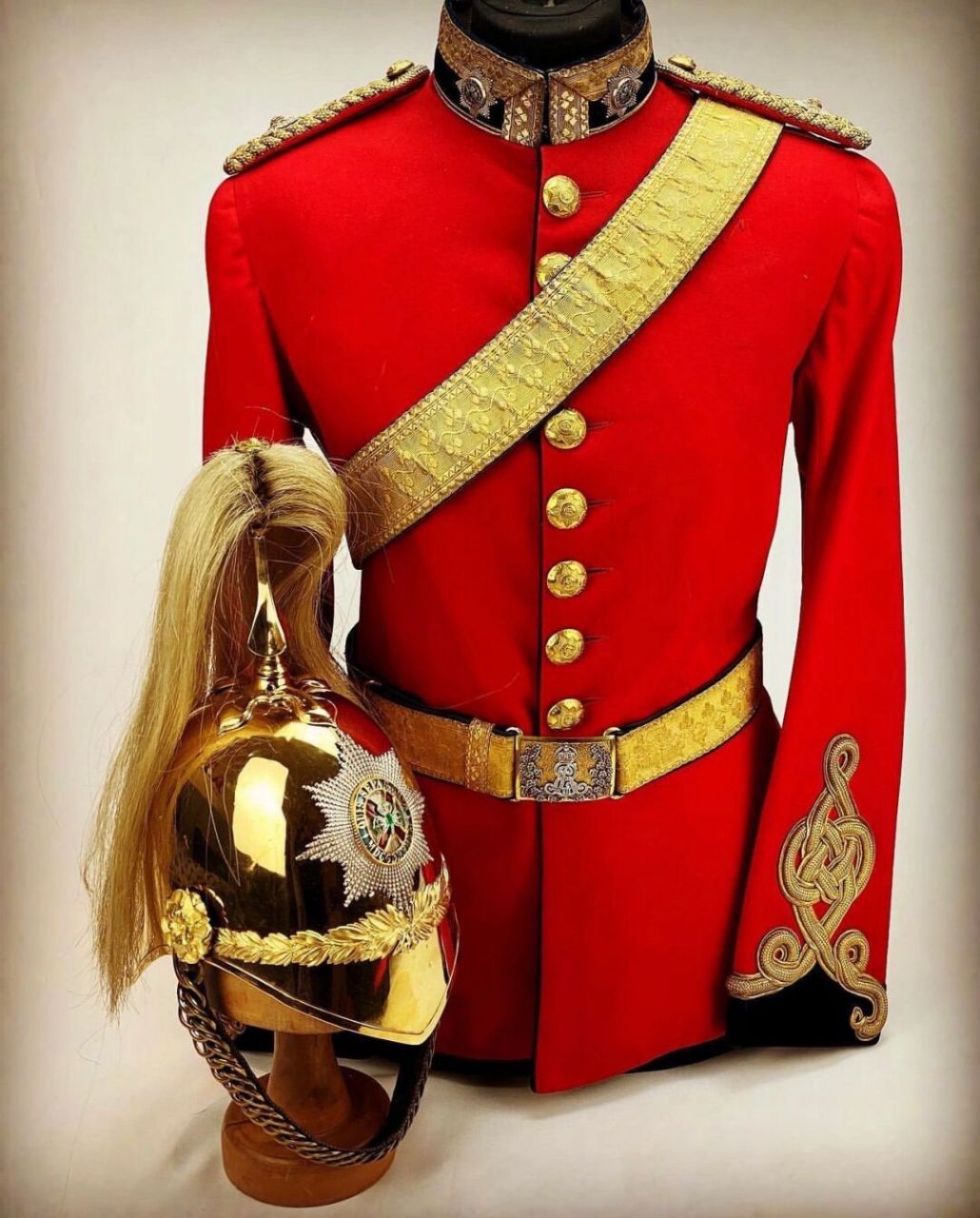 军事收藏:皇家爱尔兰龙骑兵军官礼服 第四(皇家爱尔兰)龙骑兵卫队军官