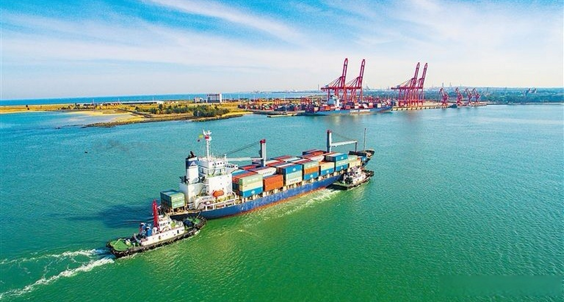 洋浦港,是中国海南省洋浦经济开发区港口,位于海南岛西北部,隔兵马角