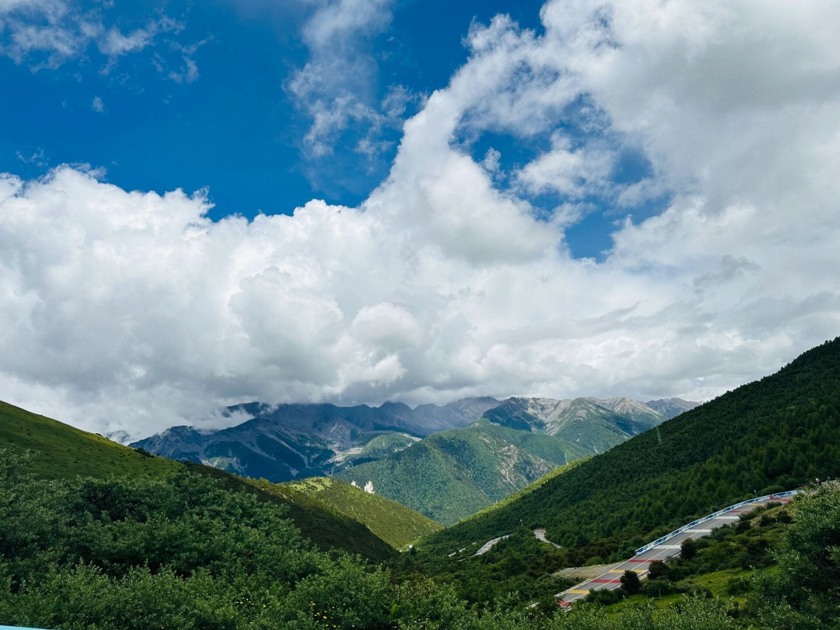 雅拉雪山观景台——道孚县八美镇 川西的景色真的太美了,雅拉雪山观景
