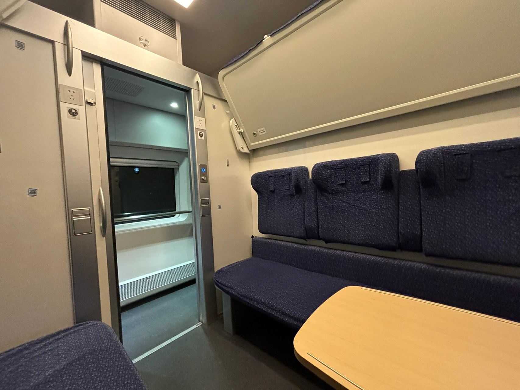 和谐号 crh1e 卧代二等座 小包厢