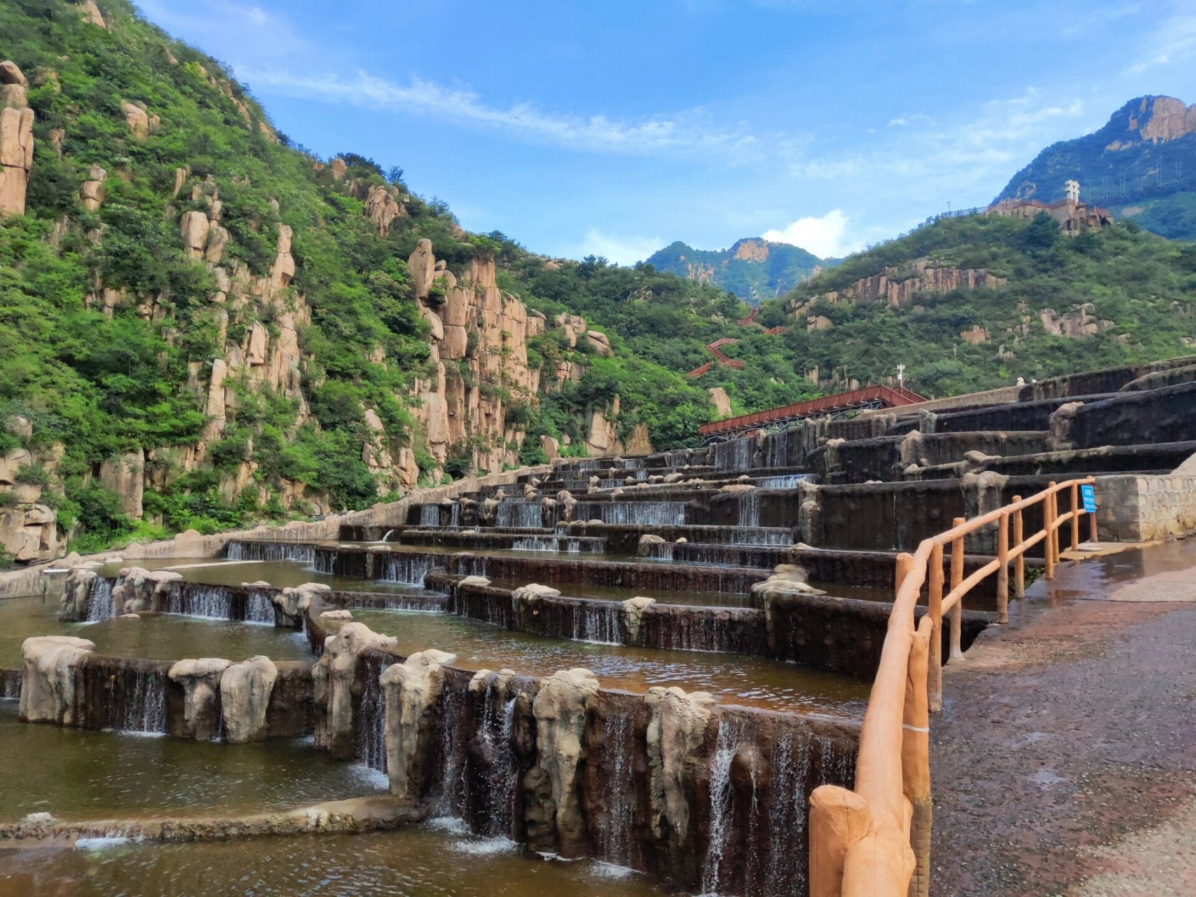 秦皇岛冰糖峪长城风情大峡谷 景区简介:冰糖峪长城风情大峡谷景区位于