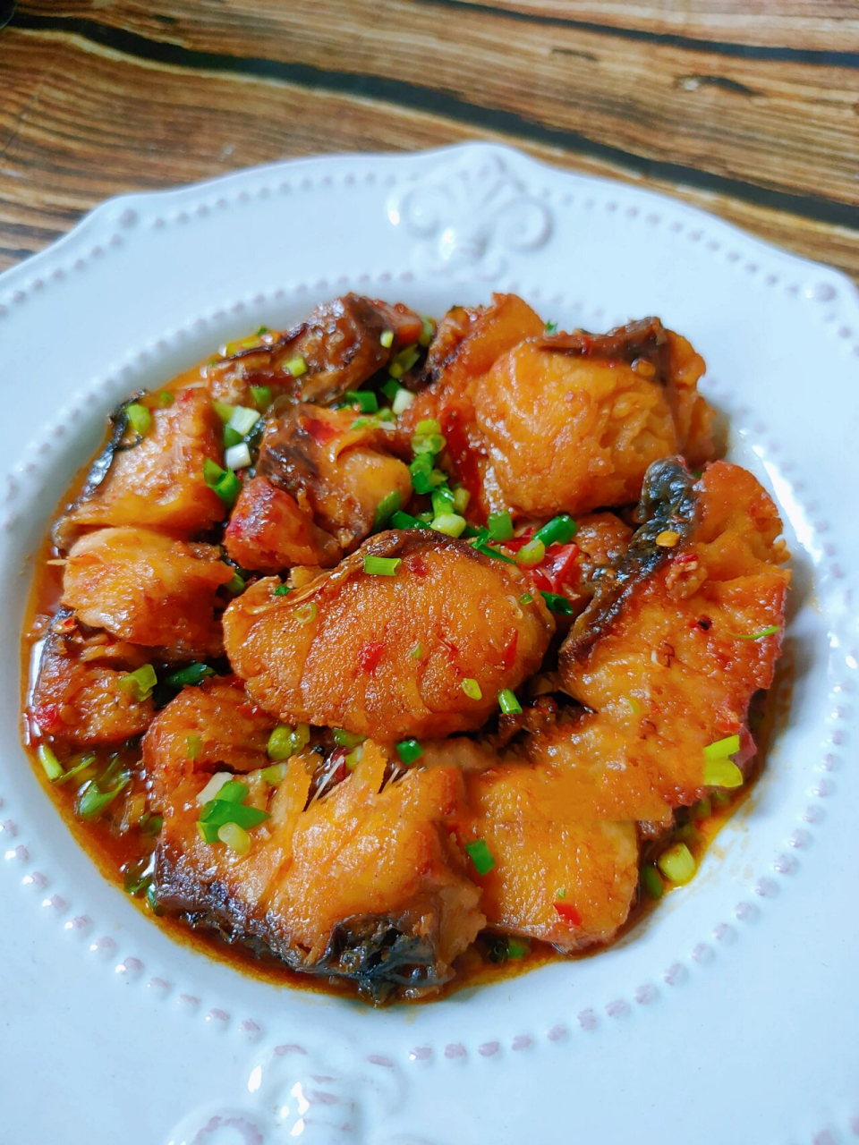 好吃的家常菜——红烧鱼块 好吃的家常菜——红烧鱼块 食材:草鱼半条