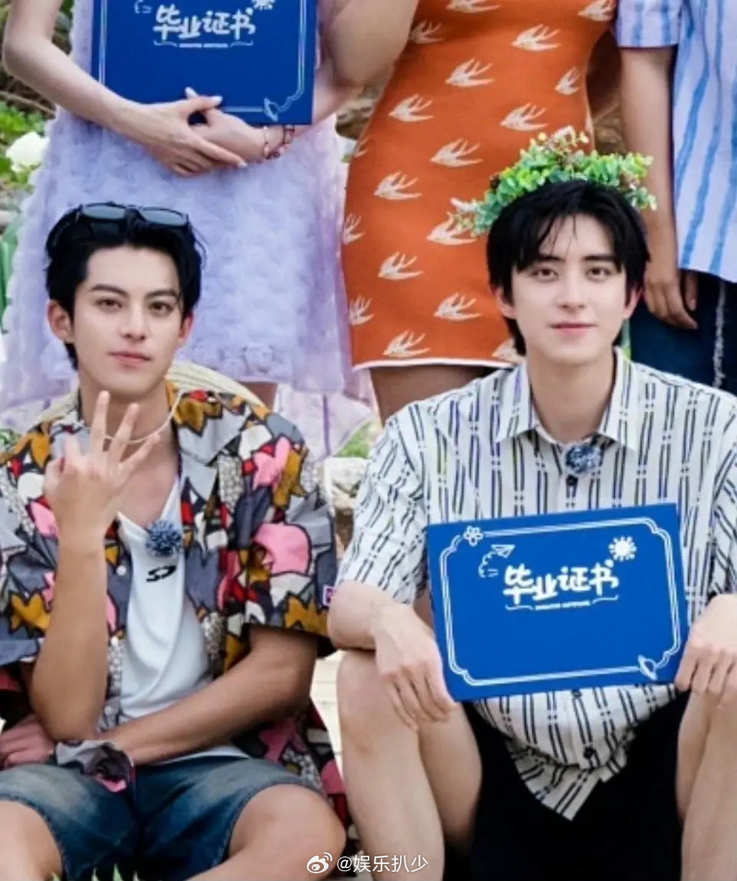 王鹤棣和敖瑞鹏在桃花坞同框,果然都是92系艺人,一
