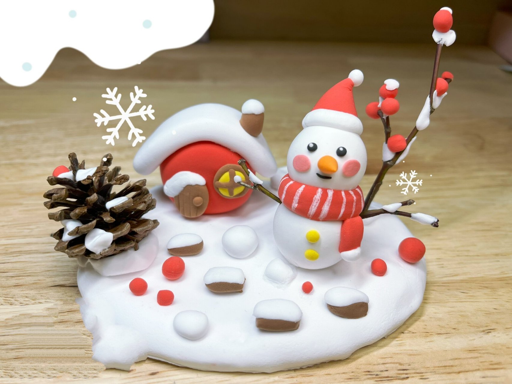 幼儿园粘土创意美术冬天手工冬日雪景雪人 超级简单,快去捡一点松果