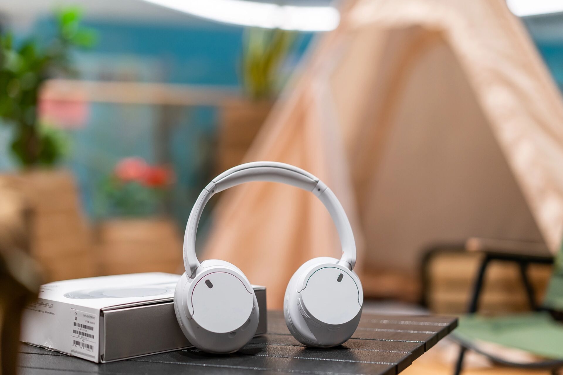 wh-1000xm5作为索尼头戴旗舰系列的最新一代,把它称为头戴降噪耳机中