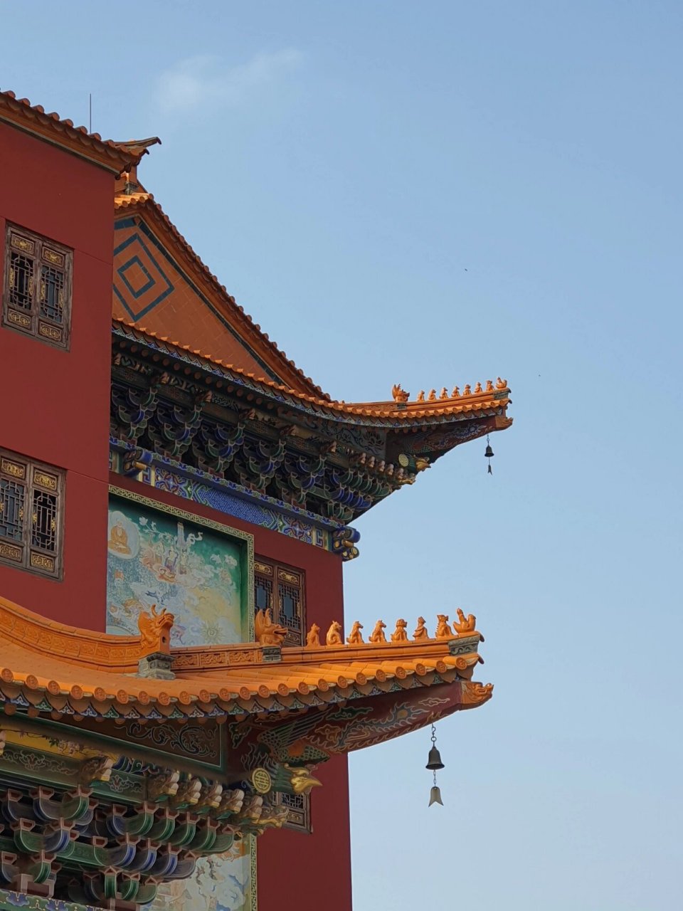 昆明打卡|宝华寺踏青         绿水映红墙,风动扰经幡.