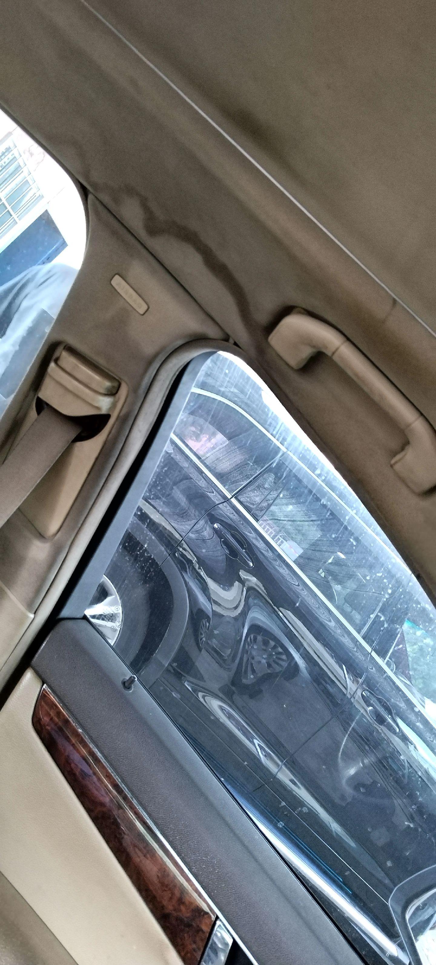 内饰精洗前后的对比,15年的车从未洗过车,脏得无法形容的啊一种,不管