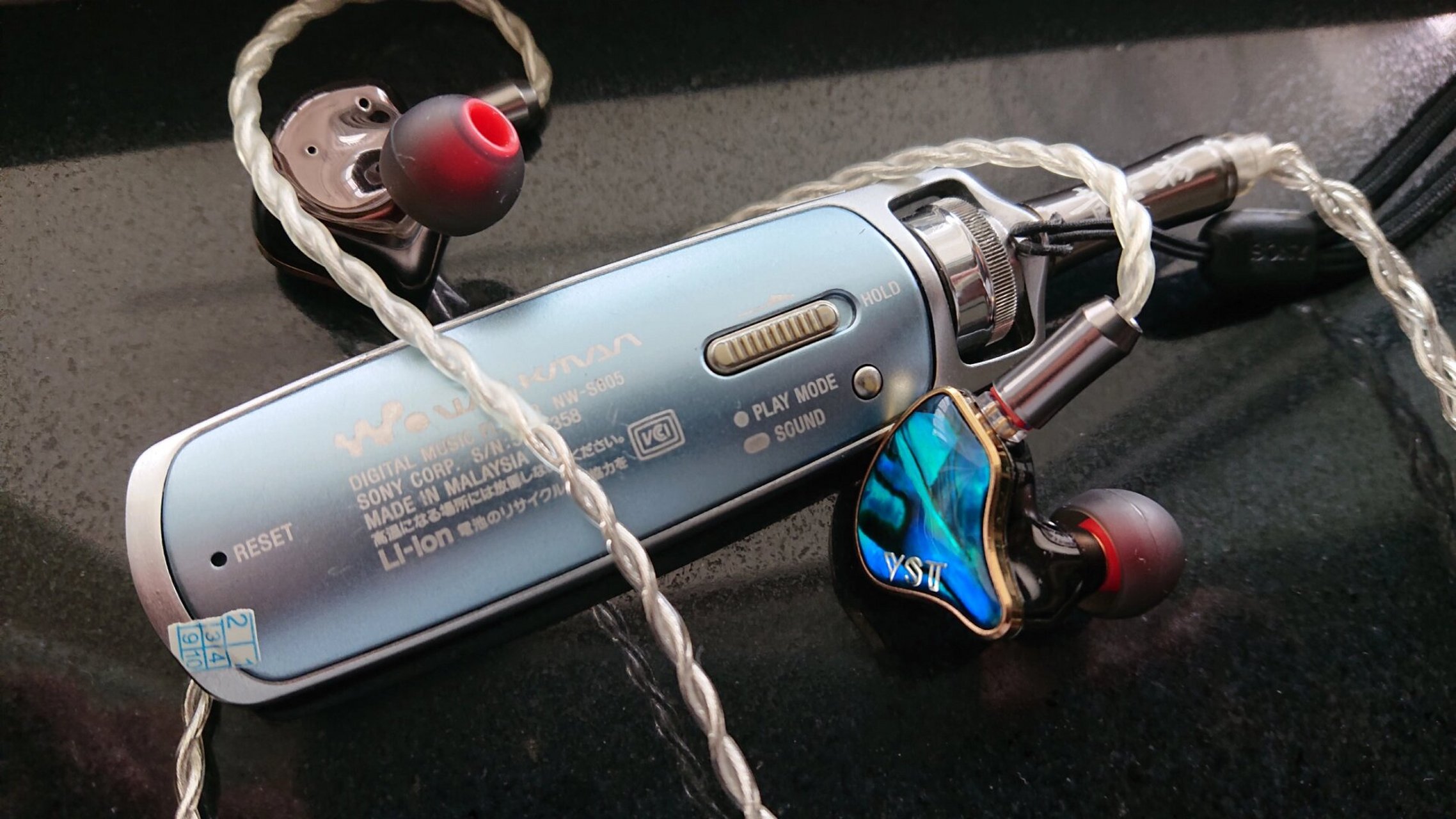mp3系列,因外形酷似鱼雷而得名,是索尼十分经典的一款播放器 99型号