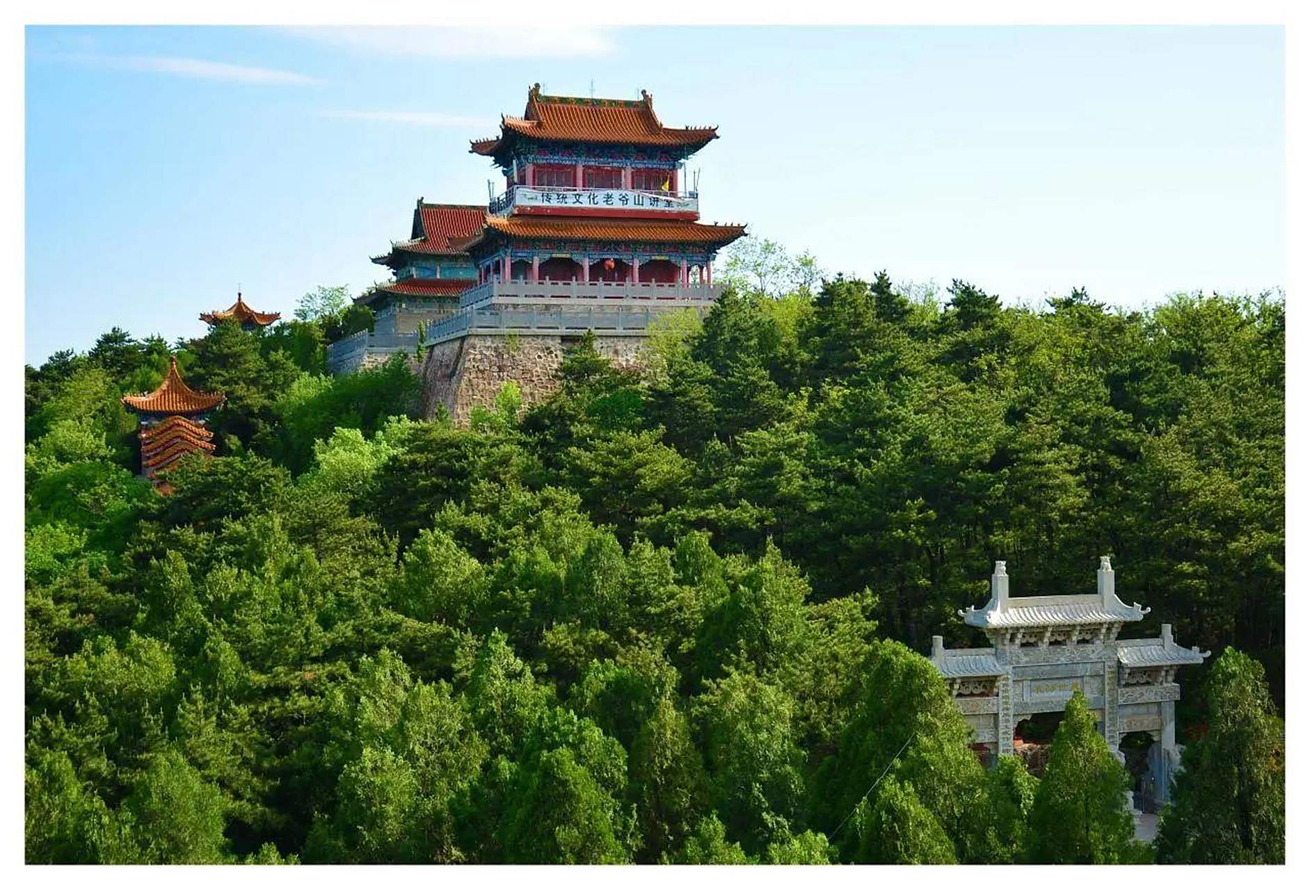 长治身边事屯留区老爷山景区,是国家3a级旅游景区,森林覆盖面积率达85