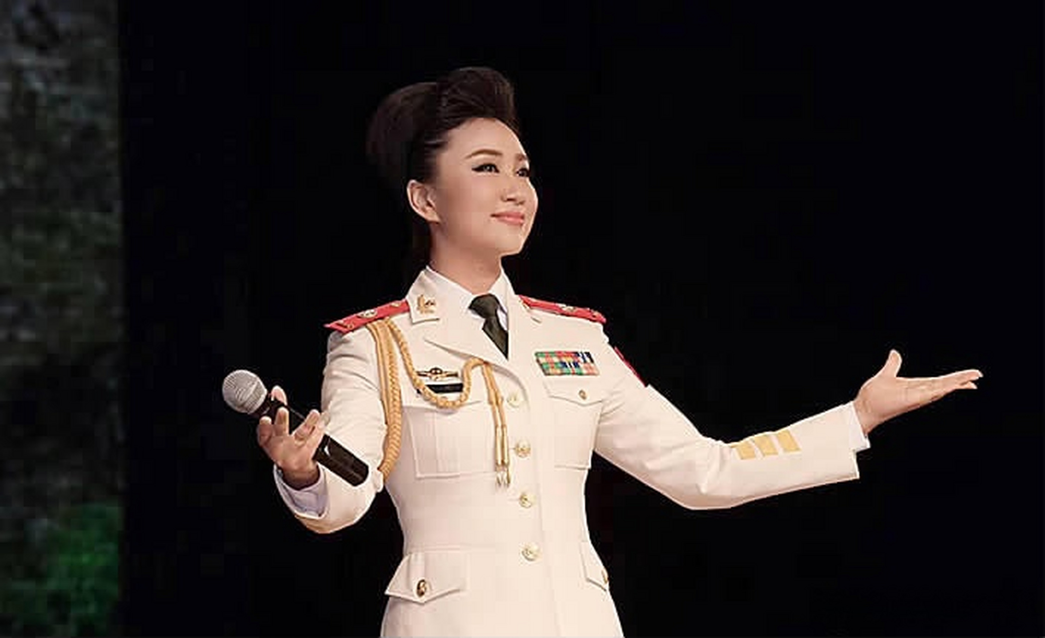 军旅女高音歌唱家图片